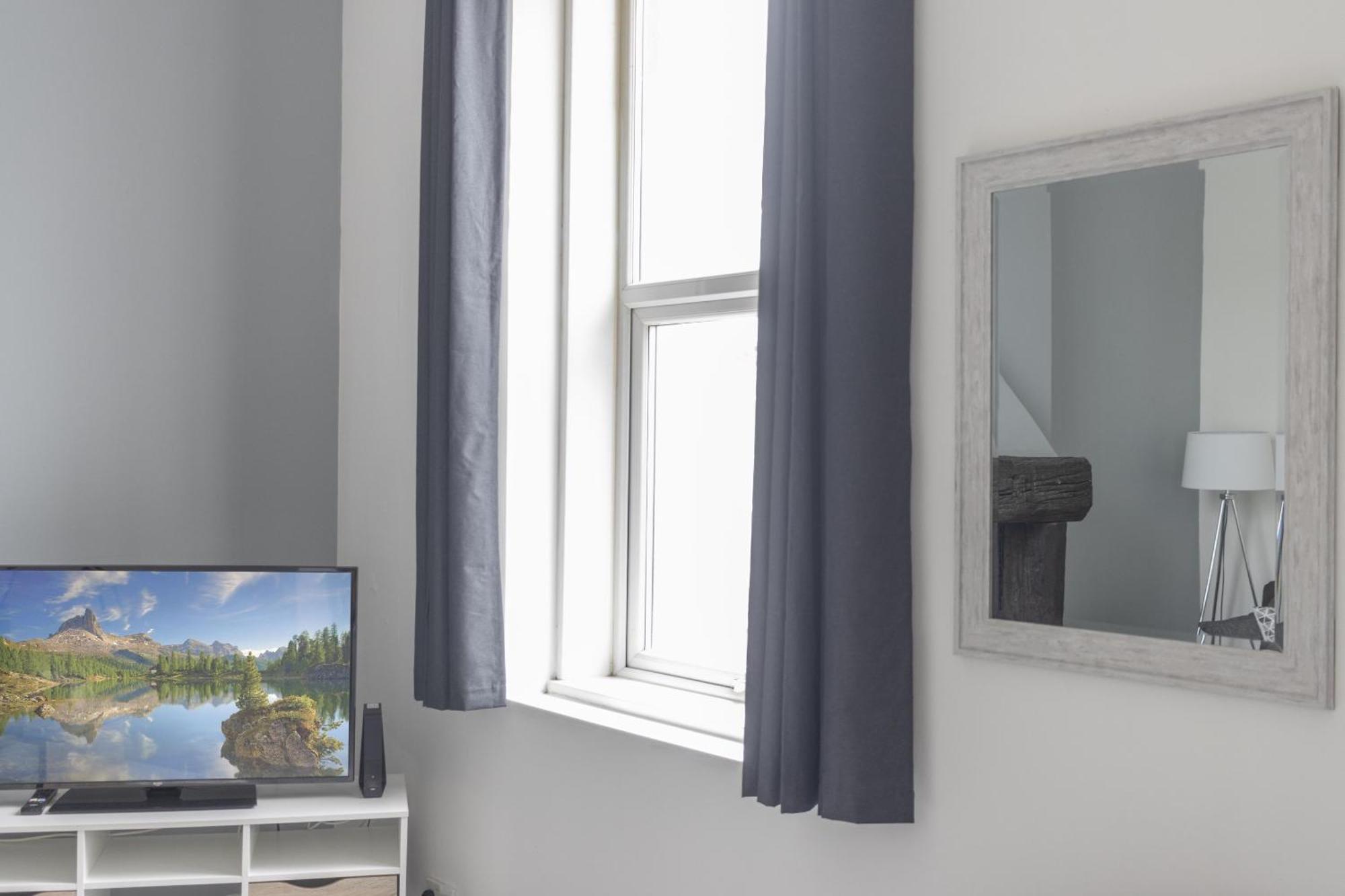 Alexandra - Large 3 Bed Perfect For Contractors, Free Parking, Fast Wifi And Great Value! Apartment พลีมัธ ภายนอก รูปภาพ
