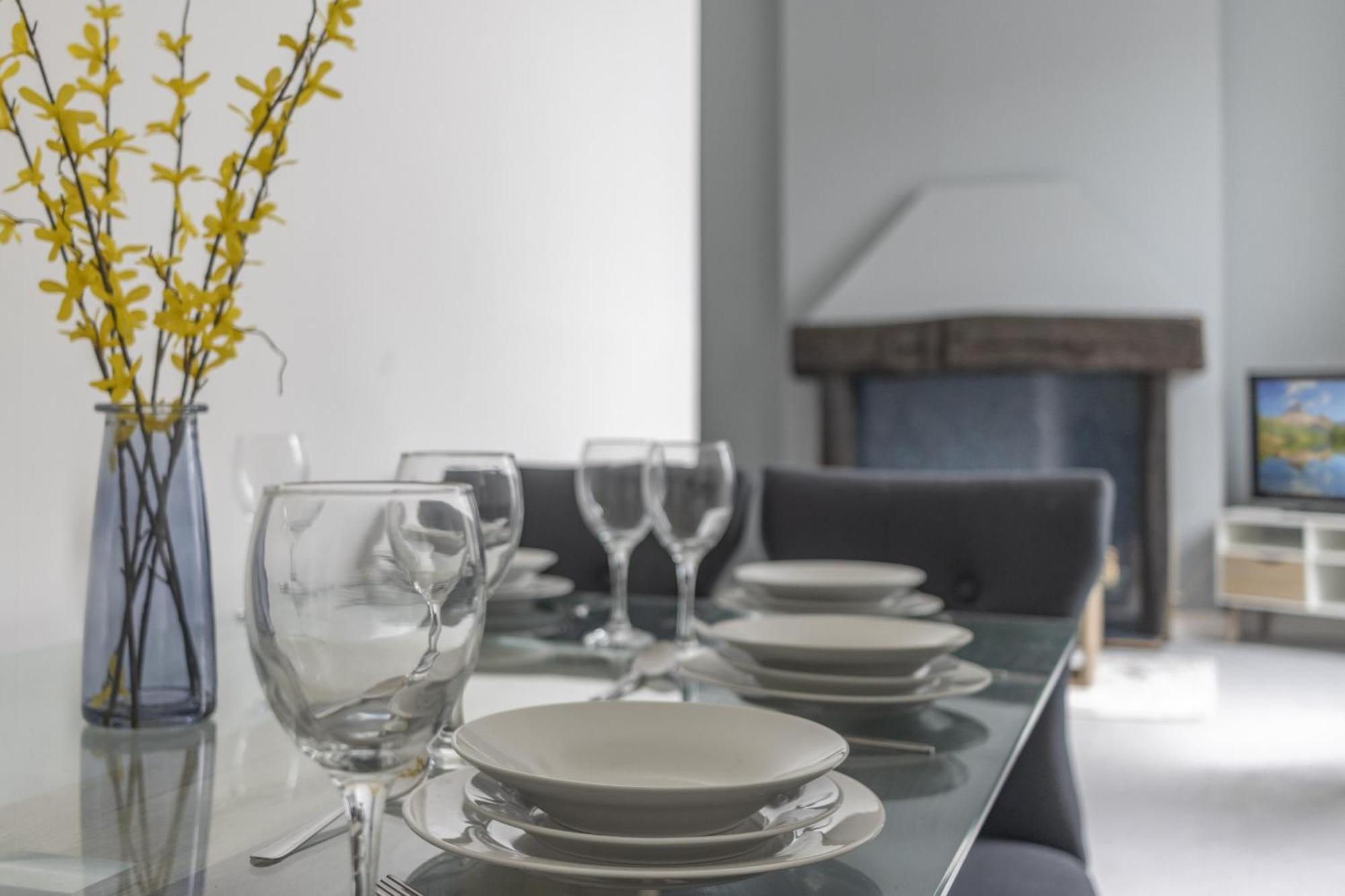 Alexandra - Large 3 Bed Perfect For Contractors, Free Parking, Fast Wifi And Great Value! Apartment พลีมัธ ภายนอก รูปภาพ