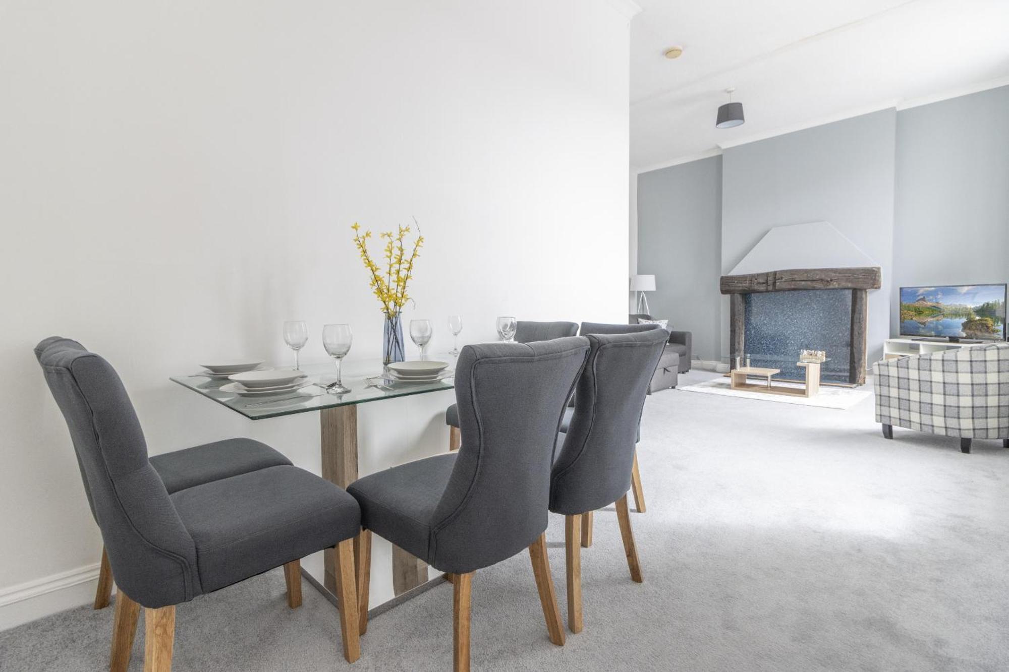 Alexandra - Large 3 Bed Perfect For Contractors, Free Parking, Fast Wifi And Great Value! Apartment พลีมัธ ภายนอก รูปภาพ