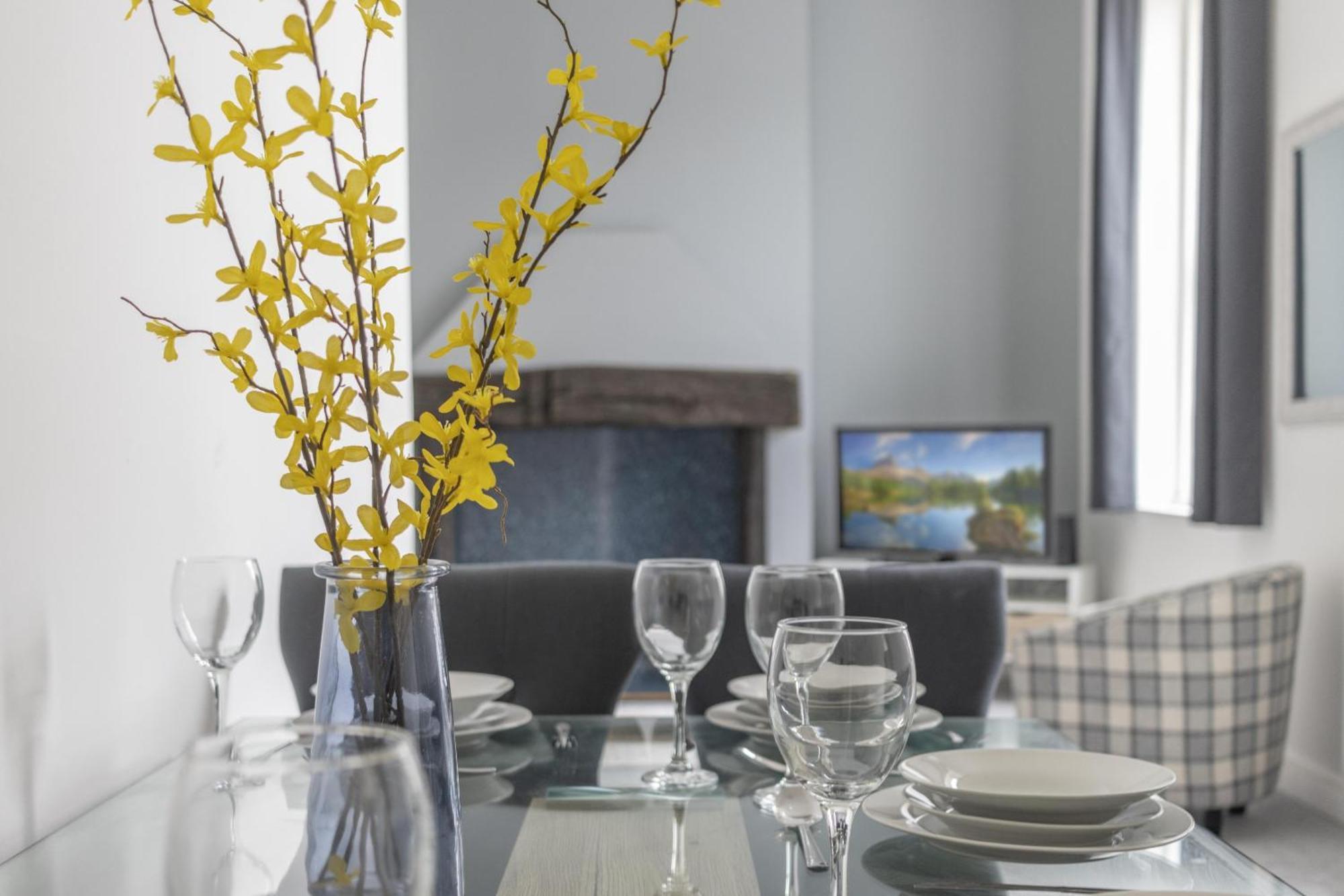 Alexandra - Large 3 Bed Perfect For Contractors, Free Parking, Fast Wifi And Great Value! Apartment พลีมัธ ภายนอก รูปภาพ