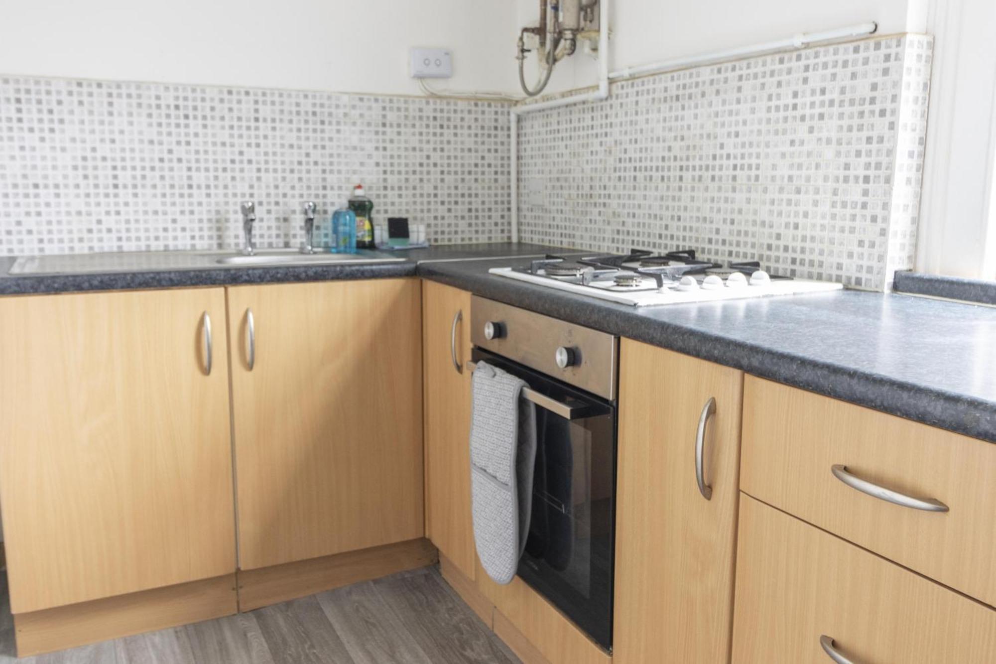 Alexandra - Large 3 Bed Perfect For Contractors, Free Parking, Fast Wifi And Great Value! Apartment พลีมัธ ภายนอก รูปภาพ