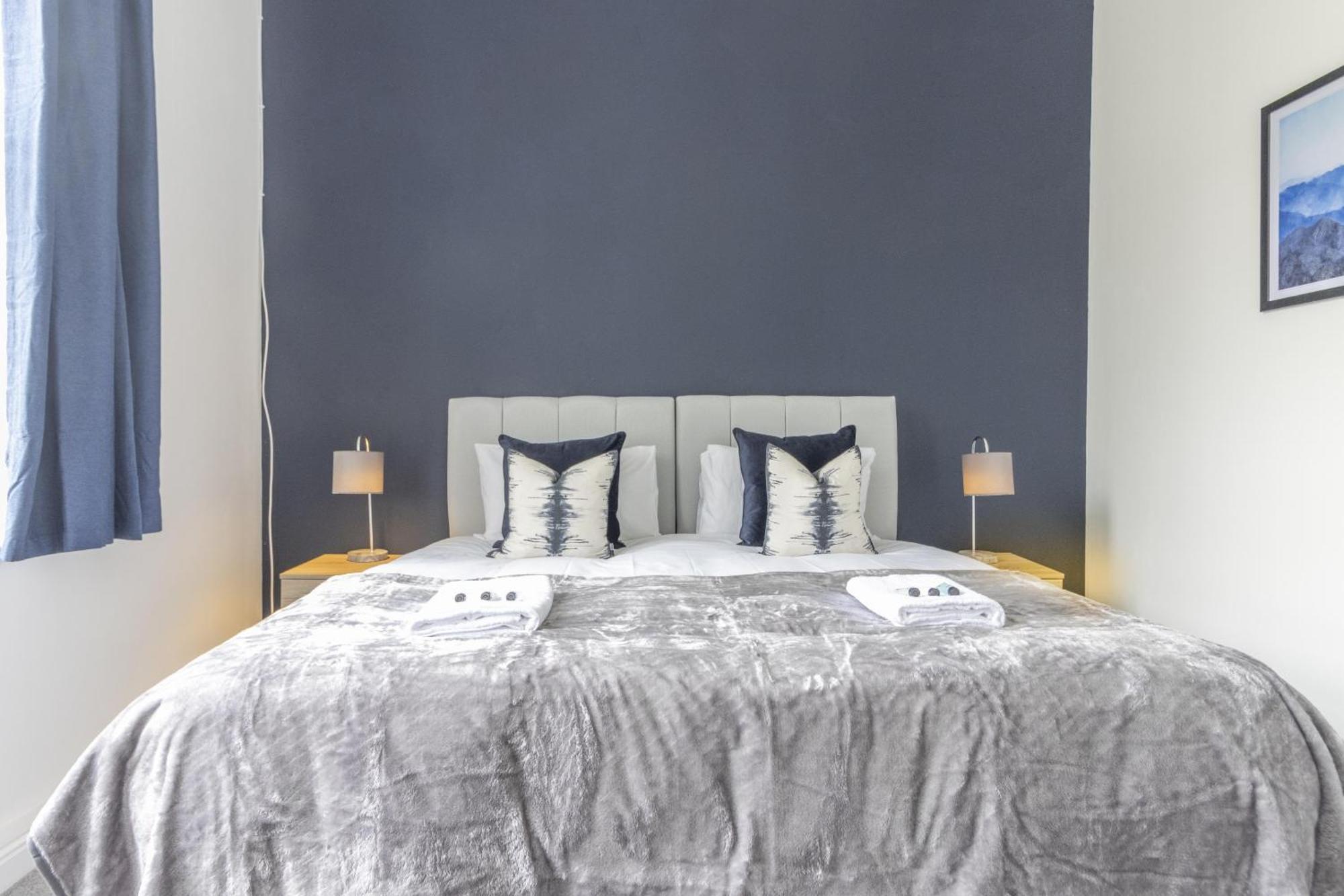 Alexandra - Large 3 Bed Perfect For Contractors, Free Parking, Fast Wifi And Great Value! Apartment พลีมัธ ภายนอก รูปภาพ